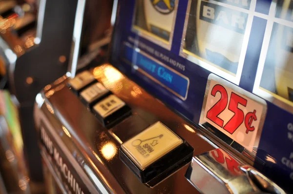 mpo700 Dragon Tiger live-dealer interface showing card positions and betting options on screen